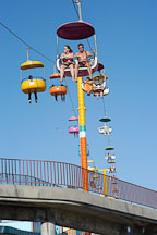 Cable car ride over the Santa Cruz boardwalk. Santa Cruz, California, USA. - Photo #3779