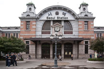 Seoul Station is the primary train station for Seoul. - Photo #20079