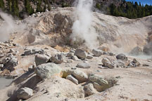 Rock boulders and fumaroles. Bumpass Hell, Lassen NP, California. - Photo #27081