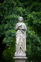 Statue of woman at Dallas Pioneer Park Cemetery. - Photo #24782