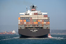 Cargo ship with intermodel containers. San Francisco Bay, California. - Photo #22083