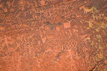 Rock wall covered in petroglyphs. V-V Ranch, Arizona, USA. - Photo #17784