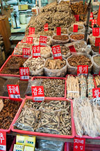 Dried herbs such as licorice, sickleod plant seed, yellow flag, angelica plant root, arrowroof, and Chinese Bellflower for sale at the Gyeongdong Herbal Medicine market - Photo #21890
