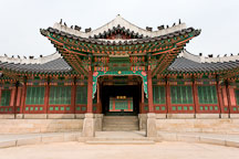 One of the entrances to Huijeondang. Changdeokgung Palace. Seoul, South Korea. - Photo #21493