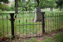 Metal gate at Dallas Pioneer Park Cemetery. - Photo #24793