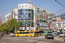 Street corner in Incheon, South Korea. - Photo #20096