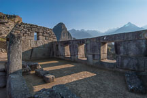 Interior of Inca building with trapezoidal windows. Machu Picchu, Peru. - Photo #9998