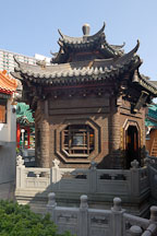Bronze pavilion serving as the resting place of Wong Tai Sin. - Photo #15699
