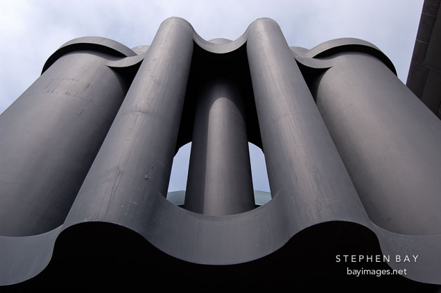 Chiat/Day advertising agency (collaboration between Frank Gehry, Claes Oldenburg, and Coosje van Bruggen). Venice, California, USA.