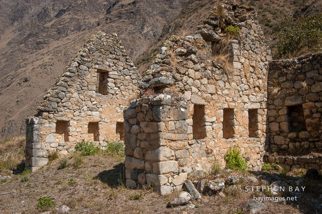 Remains of an Incan building at Wayna Q'ente. Inca trail, Peru.