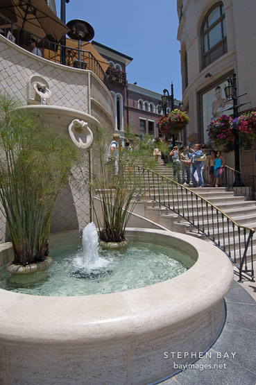Fountain. Beverly Hills, California, USA