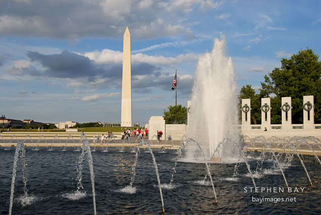 World War II Memorial and the Washington Monument. Washington, D.C., USA.