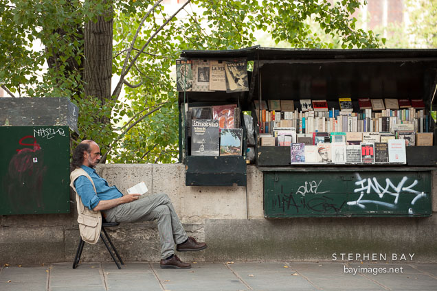 Bouquinistes. Paris, France.