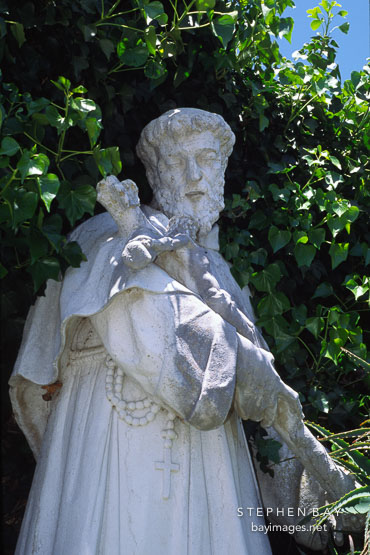 Statue of St. Francis and St. Anthony of Padova. Carmel Mission, California, USA.