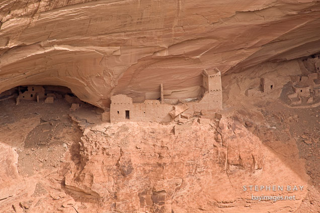 Mummy Cave Ruin, an Anasazi dwelling. Canyon de Chelly NM, Arizona.