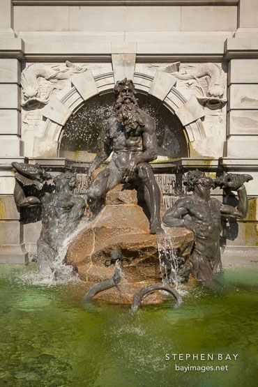 The god Neptune flanked by Tritons blowing conch shells. Library of Congress, Washington, D.C.