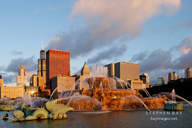 Buckingham Fountain, early morning. Chicago, Illinois, USA.