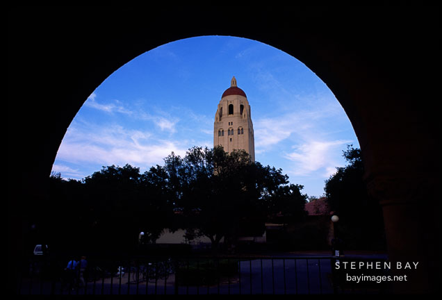 Hoover Tower framed by an arch, Stanford University. Stanford, California, USA.