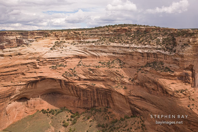 Mummy cave ruin is located on the cliff walls of Canyon del Muerto. Canyon de Chelly NM, Arizona.