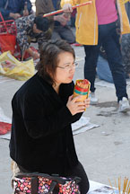 Woman using fortune sticks at Wong Tai Sin Temple. Hong Kong, China. - Photo #15726