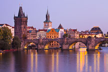 Dusk at the Charles Bridge. Prague, Czech Republic. - Photo #29930
