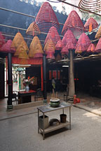 Incense pot. Tin Hau Temple. Hong Kong - Photo #15406