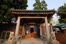 Entrance to the Hau Wong Temple. New Kowloon, Hong Kong, China. - Photo #15581